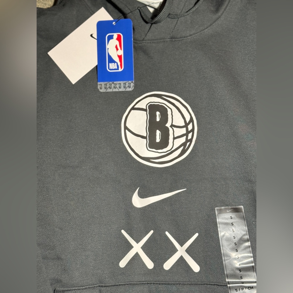 NWT Nike x Brooklyn Nets x Kaws hoodie size S - Picture 2 of 2